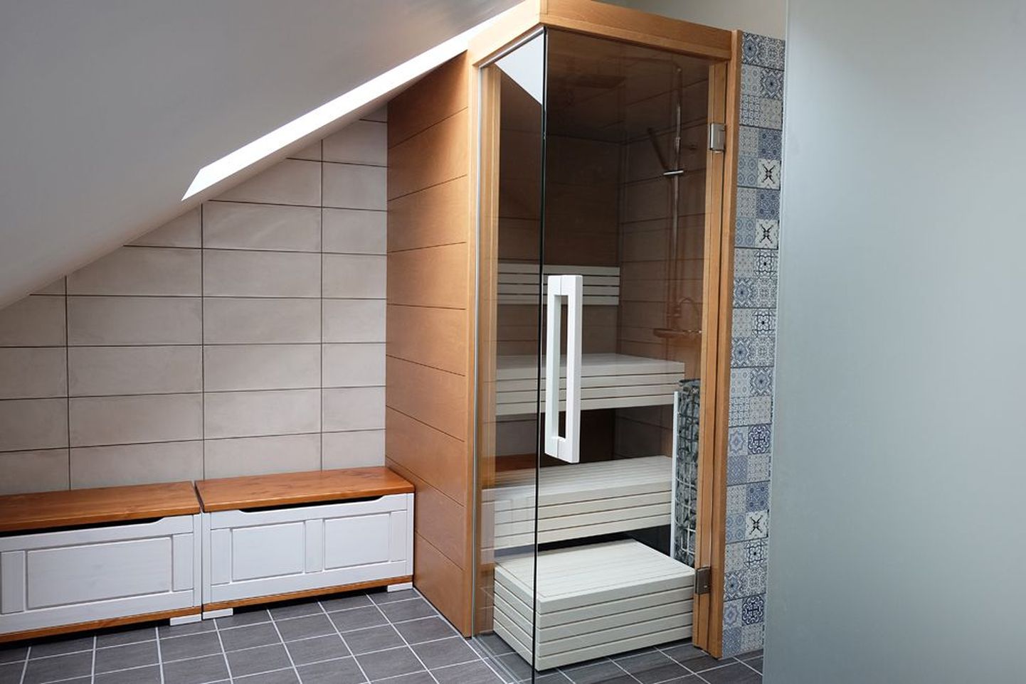 Fotol on Tallinnas asuva puitmaja korteri saun