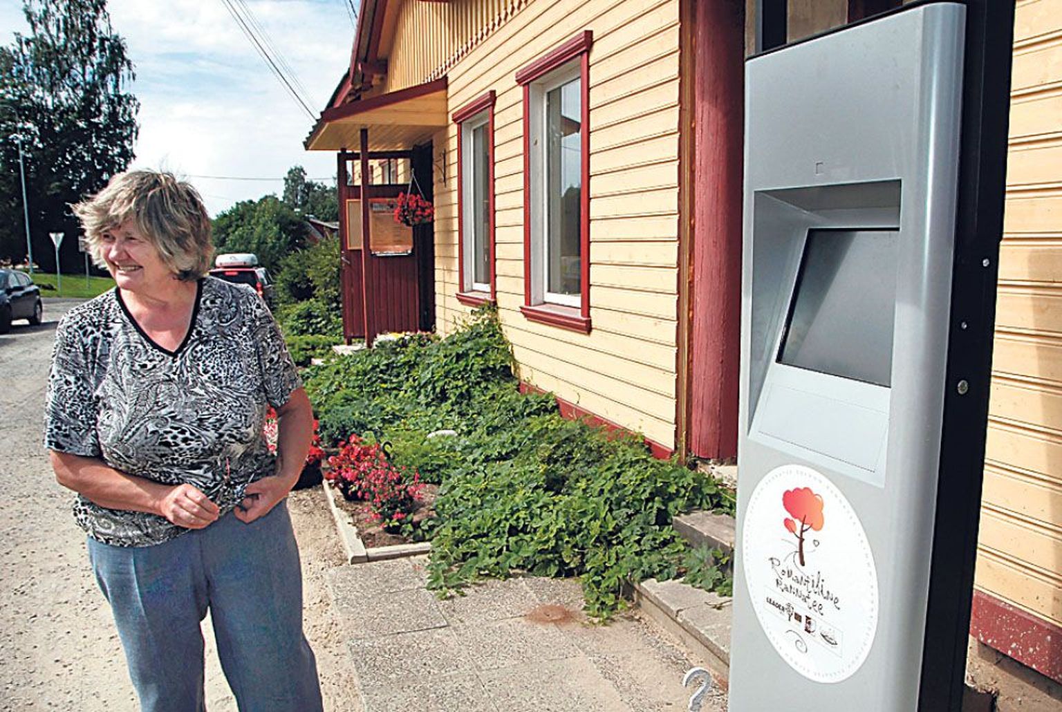 Häädemeestel on Romantilise rannatee puuteekraaniga infokiosk Rutzu lillepoe juures, müüja Tiiu Tamme ütlust mööda jätkub suvel selle juures uudistajaid.