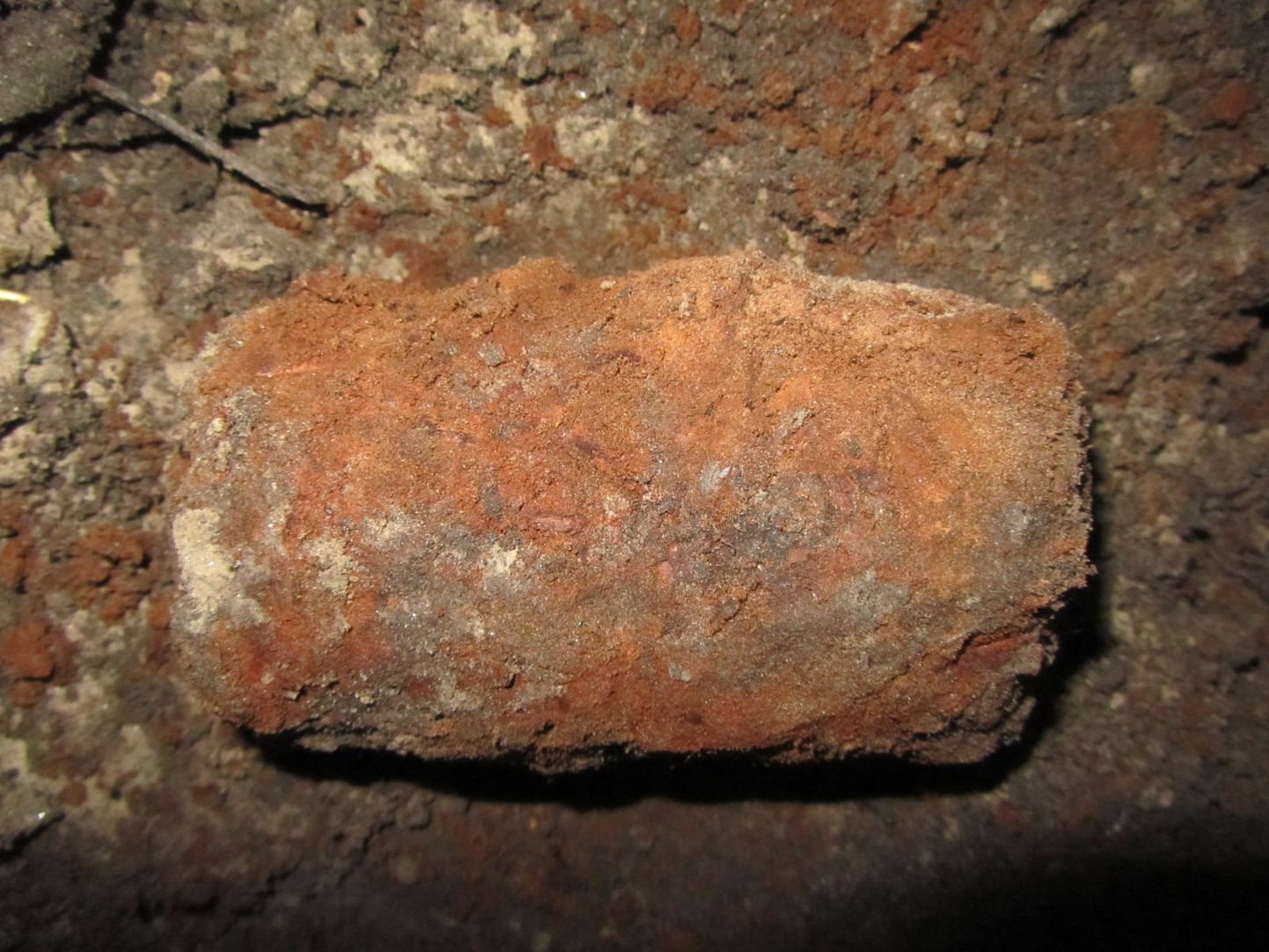 Pärnus Pirni tänavalt kaevetööde käigus leitud miinipilduja miin.