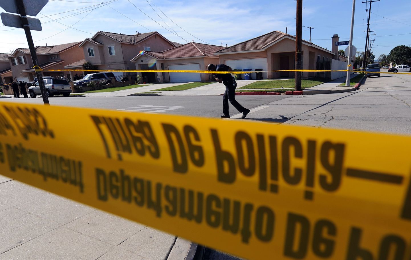 Politsei uurib Los Angelese eeslinnas Wilmingtonis toimunut, kus töö kaotanud pereisa lasi maha enda perekonna ja iseenda
