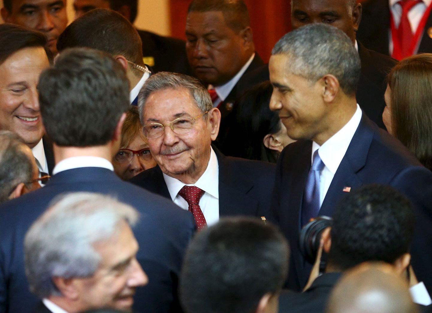 USA president Barack Obama (paremal) ja Kuuba liider Raul Castro aprillikuus Panamas.