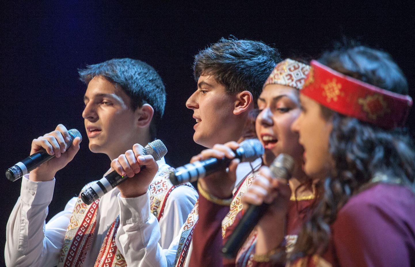 Pole kahtlustki, et Eestis sündinud armeenia juurtega noortele lauljatele meeldib lava ja muusika.