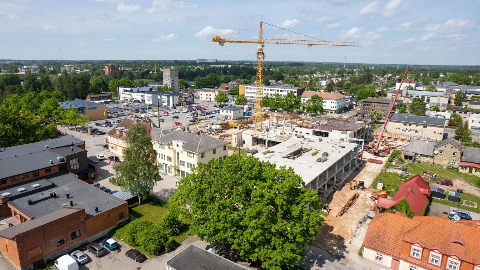 Viljandis hakkab suuri ehitusobjekte valmima riburada pidi. Näiteks uus haigla (pildil), Männimäe Maksimarket ja Uku keskuse juurdeehitis.