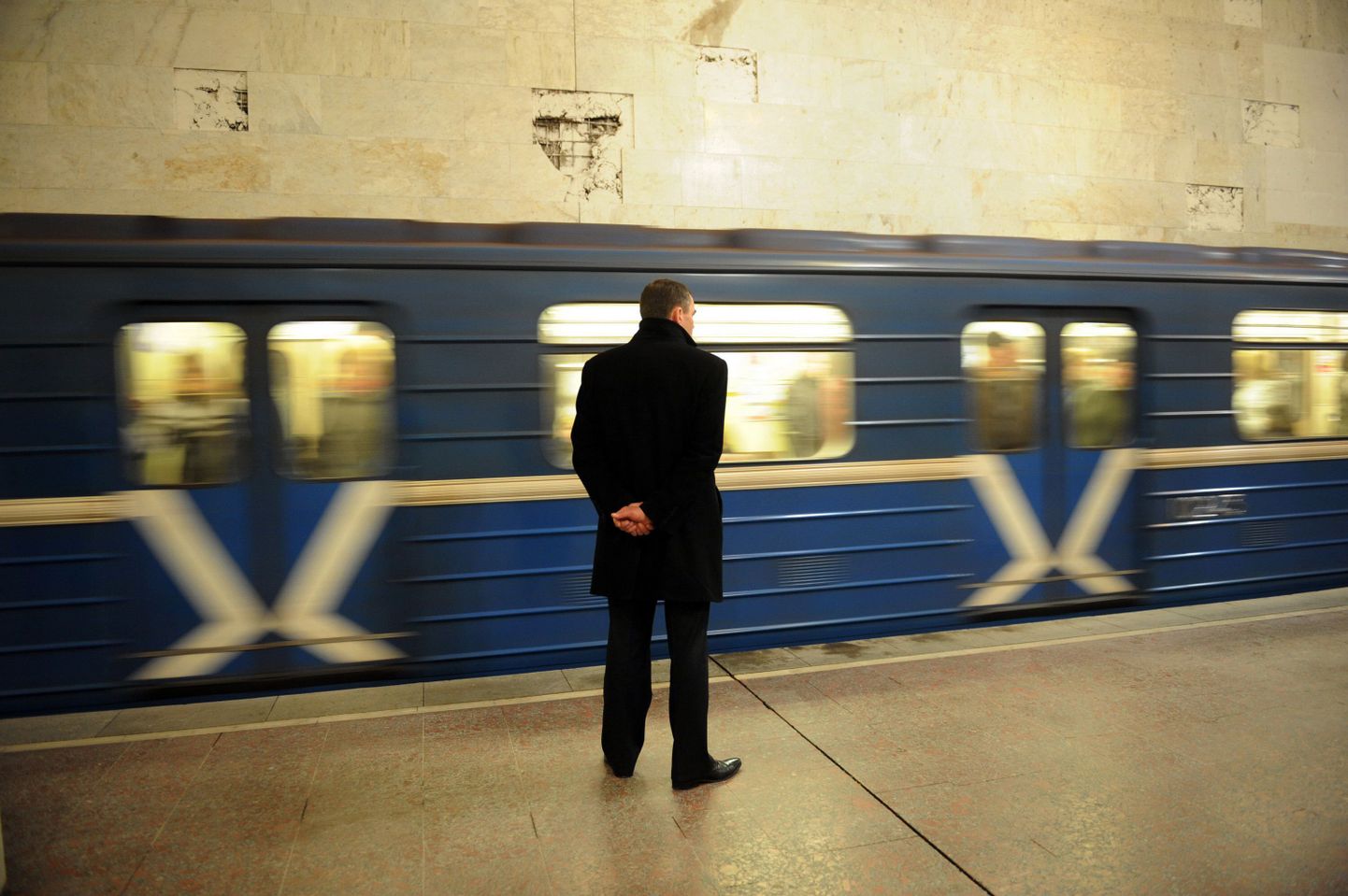 Rong kihutab Minskis Oktjabrskaja metroojaamas.