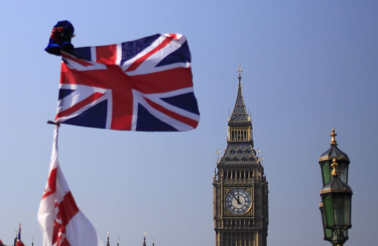 Pildil Suurbritannia lipp ja Big Ben Londonis.