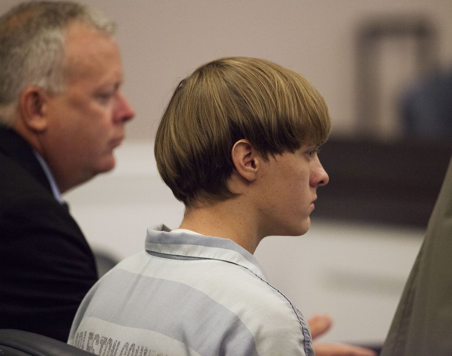 Charlestoni 21-aastast kirikutulistajat Dylann Roofi süüdistatakse kõigele muule lisaks ka vihakuritegudes.