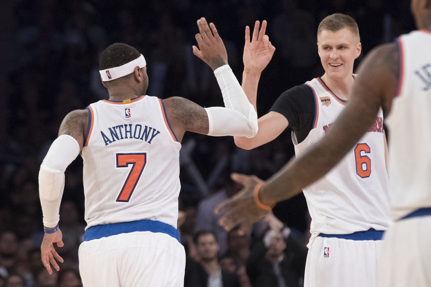 New York Knicksi vedurid Carmelo Anthony (7) ja Kristaps Porzingis (6).