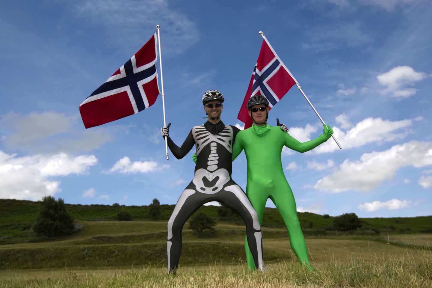 Norrakatest spordihuvilised selle aasta Tour de France'il fotograafile poseerimas.
