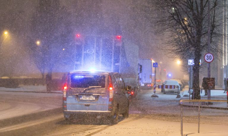 Eesti Panka suundunud veoautokolonn. Foto: Karli Saul/Scanpix