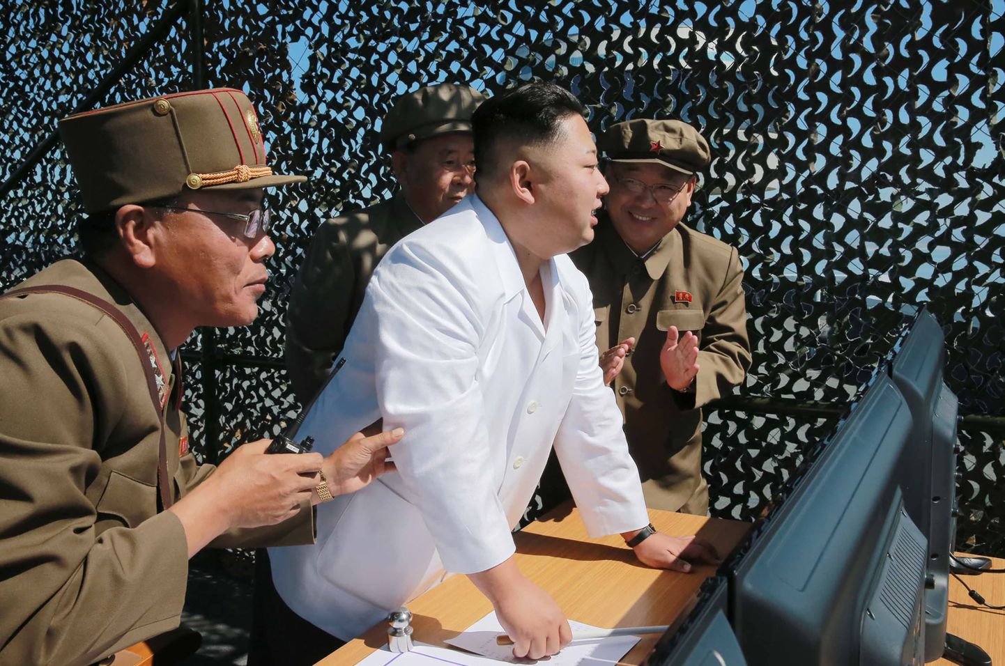 Põhja-Korea liider Kim Jong-un raketikatsetusel.