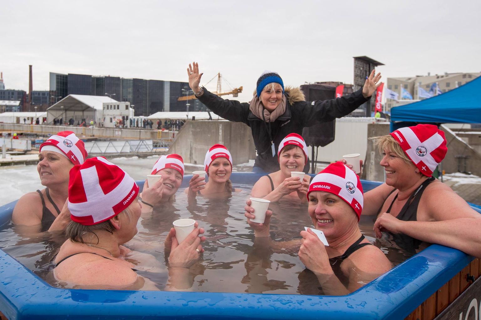 Sirje Eirand (fotol taga) krooniti taliujumise maailmameistriks.
