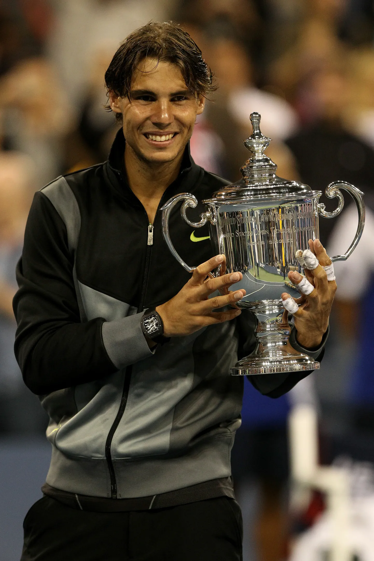 Rafael Nadal US Openi võidukarikaga