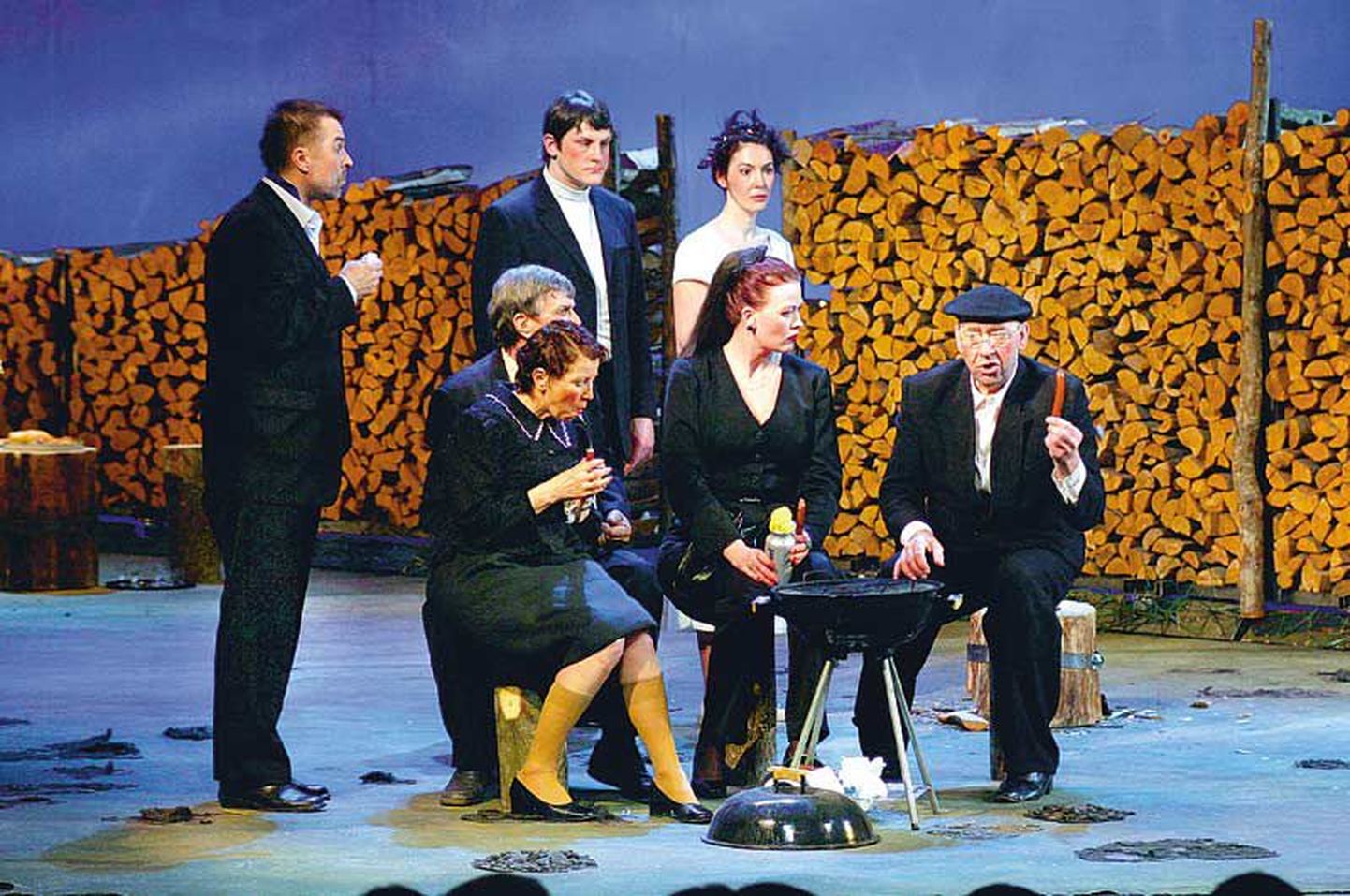2002. aastal esieten­dunud Priit Pedajase lavastatud Andrus Kivirähki «Eesti matus» ületas 2005. aasta veebruaris sajanda etenduse piiri. Kivirähulik eesti rahvuse ja eestluse tõlgendus püsib siiani draamateatri kavas.