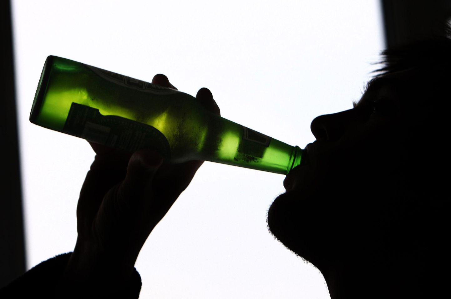 Vanemad, kes suhtuvad joomisse kergekäeliselt, seavad oma lapsed ohtu.