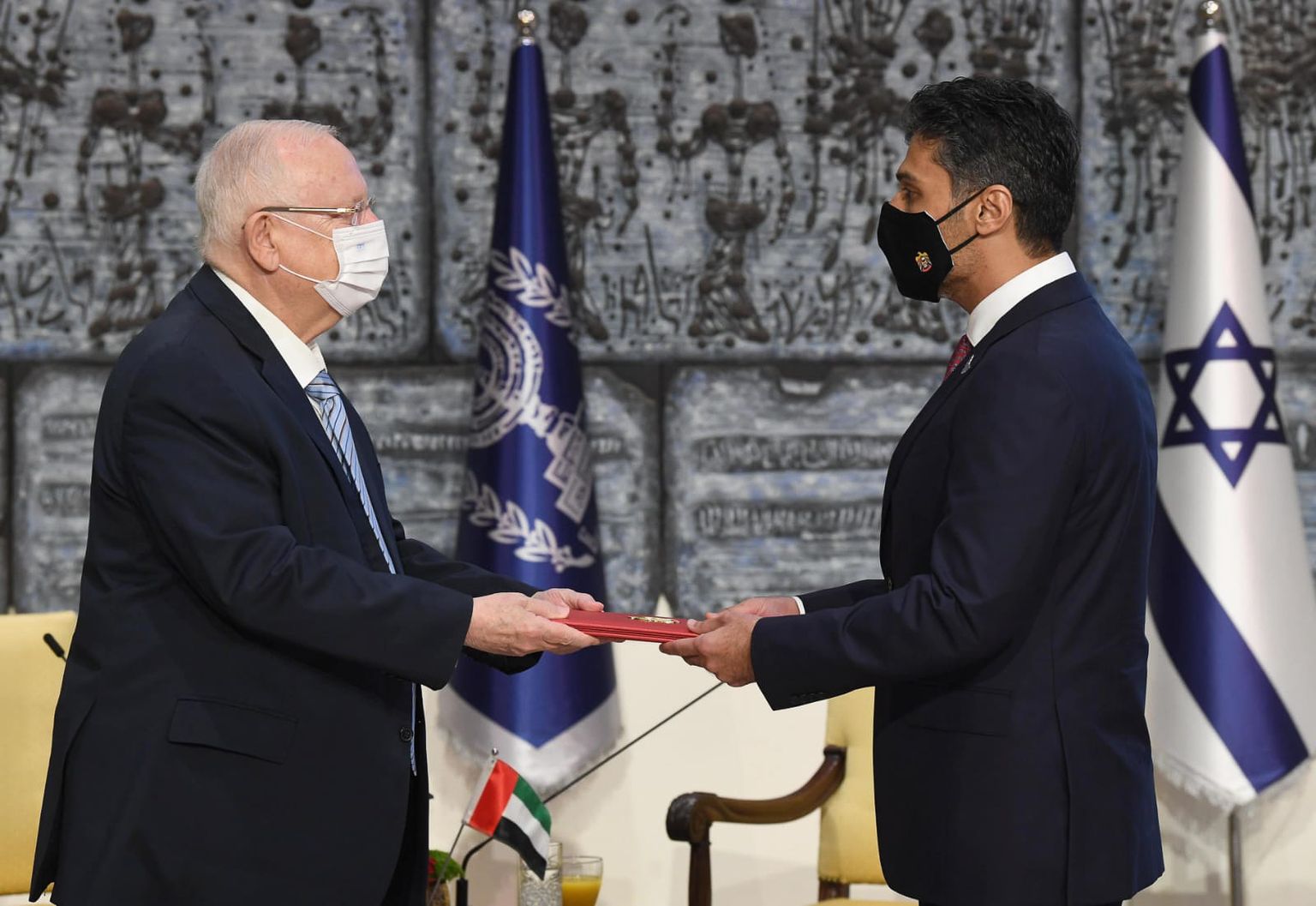 Reuven Rivlin ja Mohamed Al Khaja.