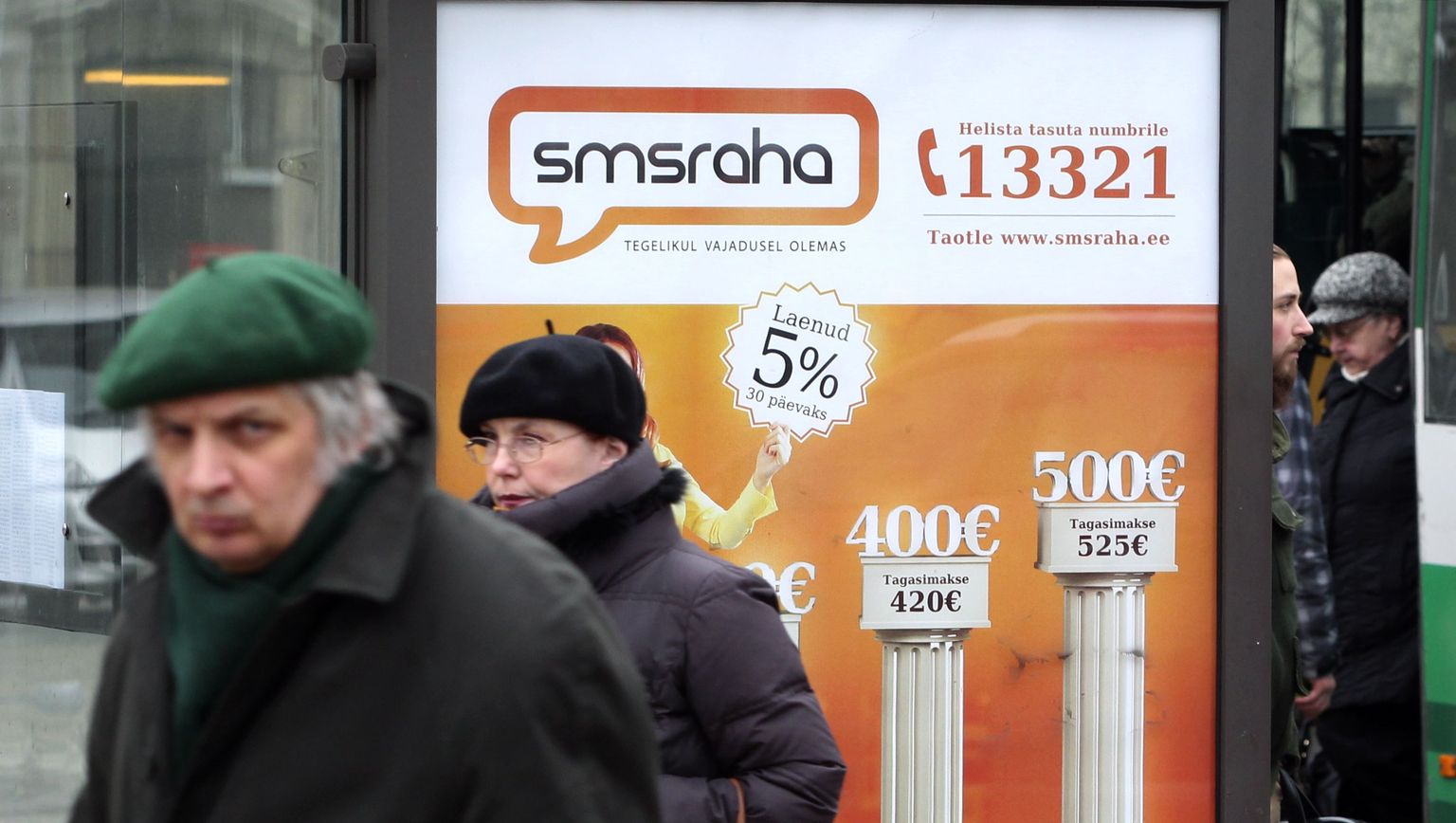 SMSRAHA; TALLINN, EESTI, 26FEB14.
Reklaam; kiirlaen; sms laen; finantsteenuse reklaam bussipeatuses. www.smsraha.ee
th/Foto TOOMAS HUIK/POSTIMEES