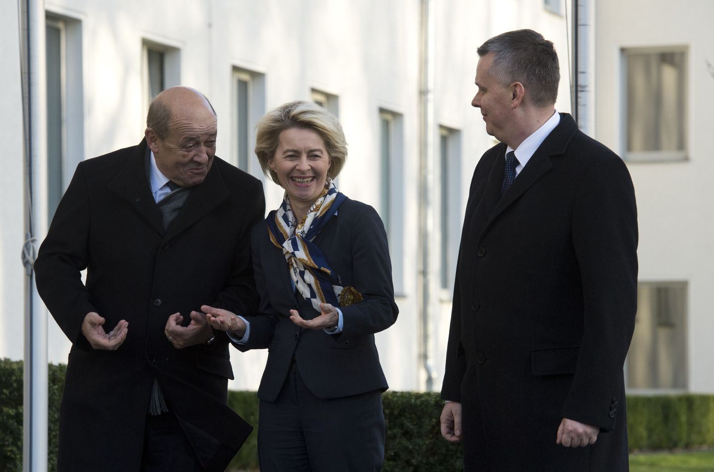 Prantsuse kaitseminister Jean-Yves Le Drian, Saksa kaitseminister Ursula von der Leyen ja Poola kaitseminister Tomasz Siemoniak (paremal) 30. märtsil Berliini lähistel Schwielowsees.