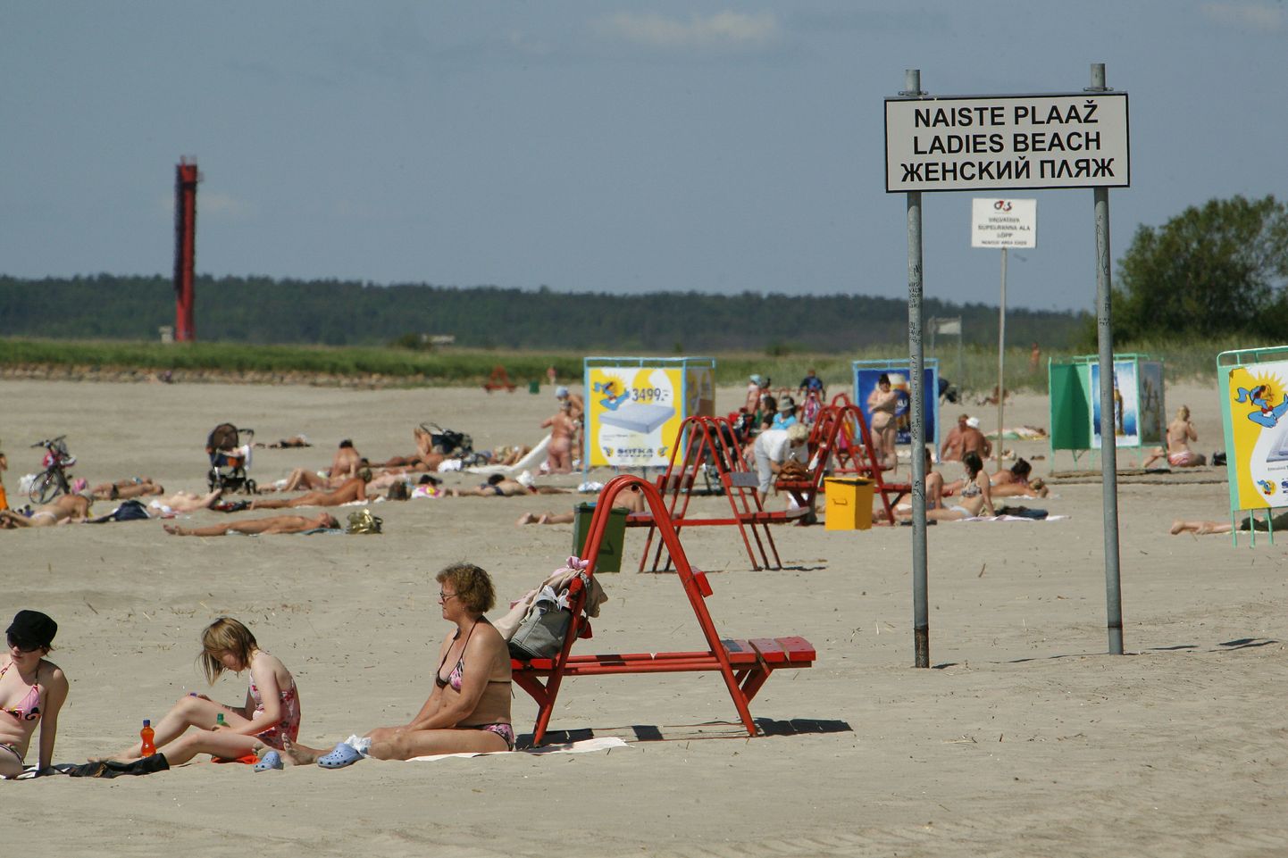 Naiste plaaž Pärnu rannas.