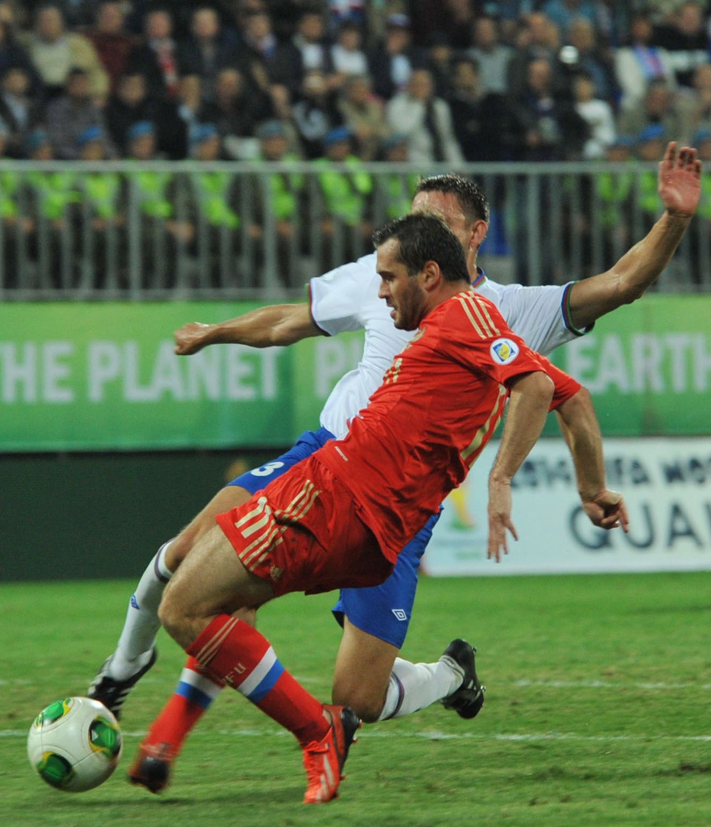 Александр Кержаков в матче против Азербайджана.