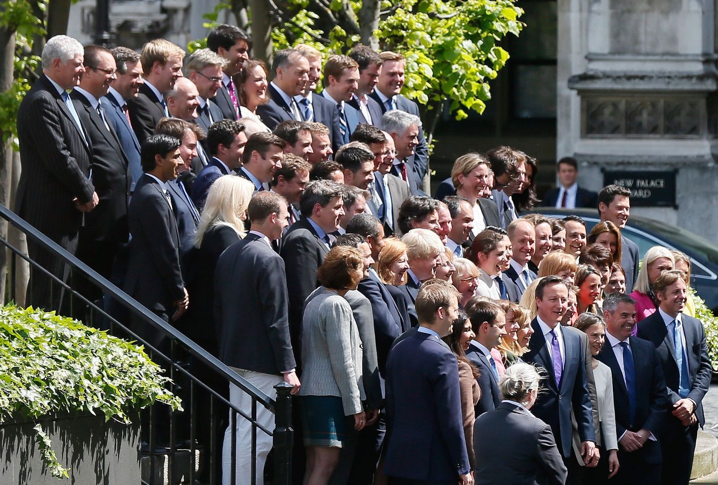 Konservatiividest parlamendisaadikute grupifoto.