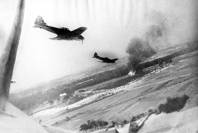 Nõukogude sõjalennukid Poola kohal Teise maailmasõja ajal. Foto: Scanpix