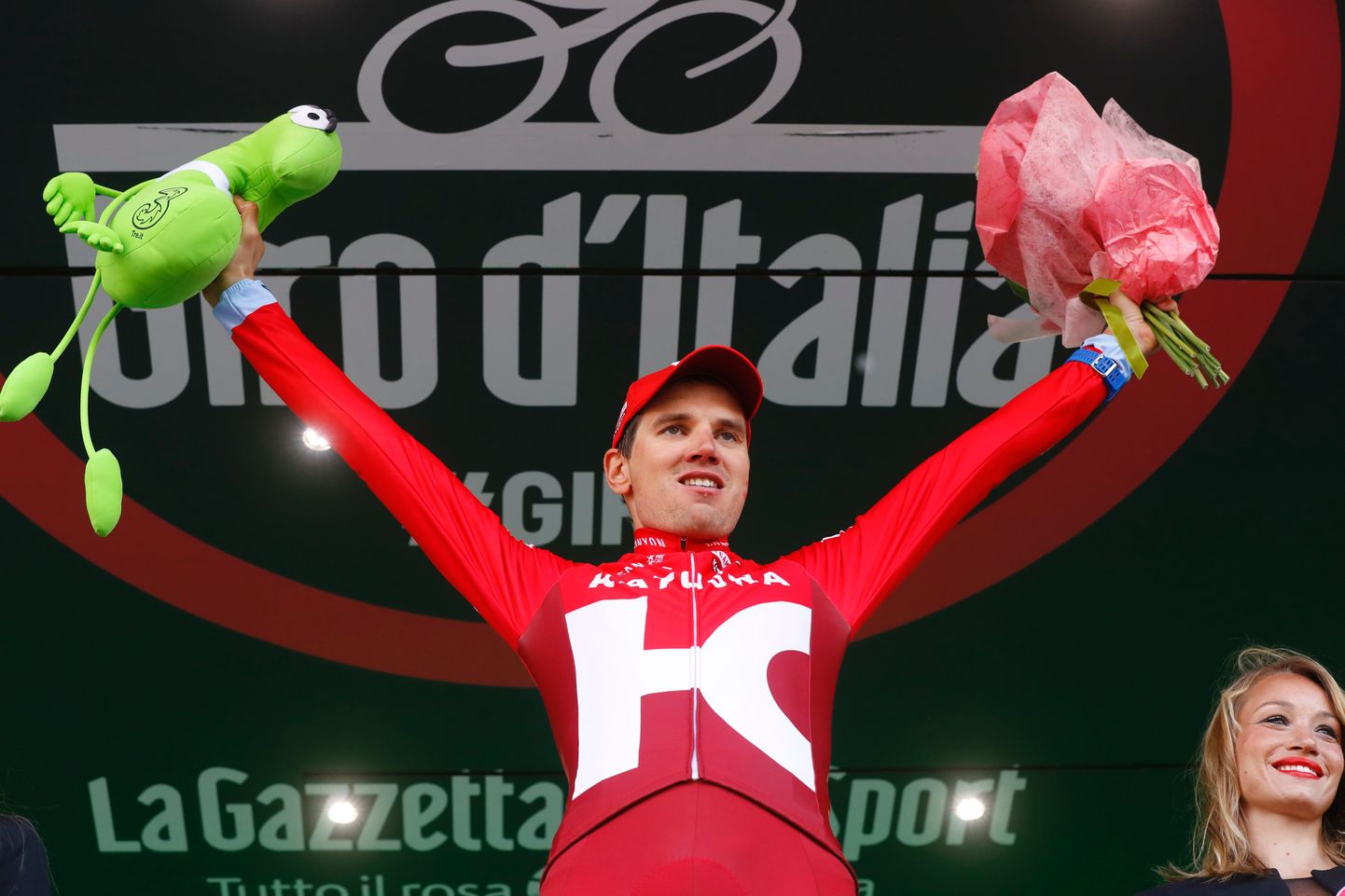 Rein Taaramäe Giro d'Italia etapivõitjana poodiumil.