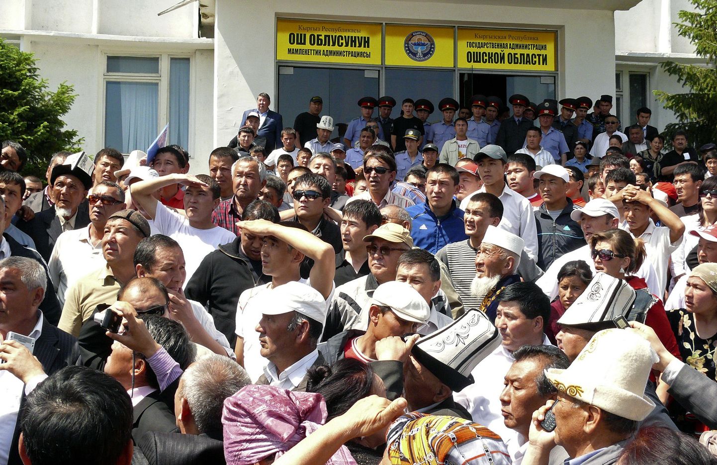 Сторонники Бакиева проводят митинг в городе Ош.