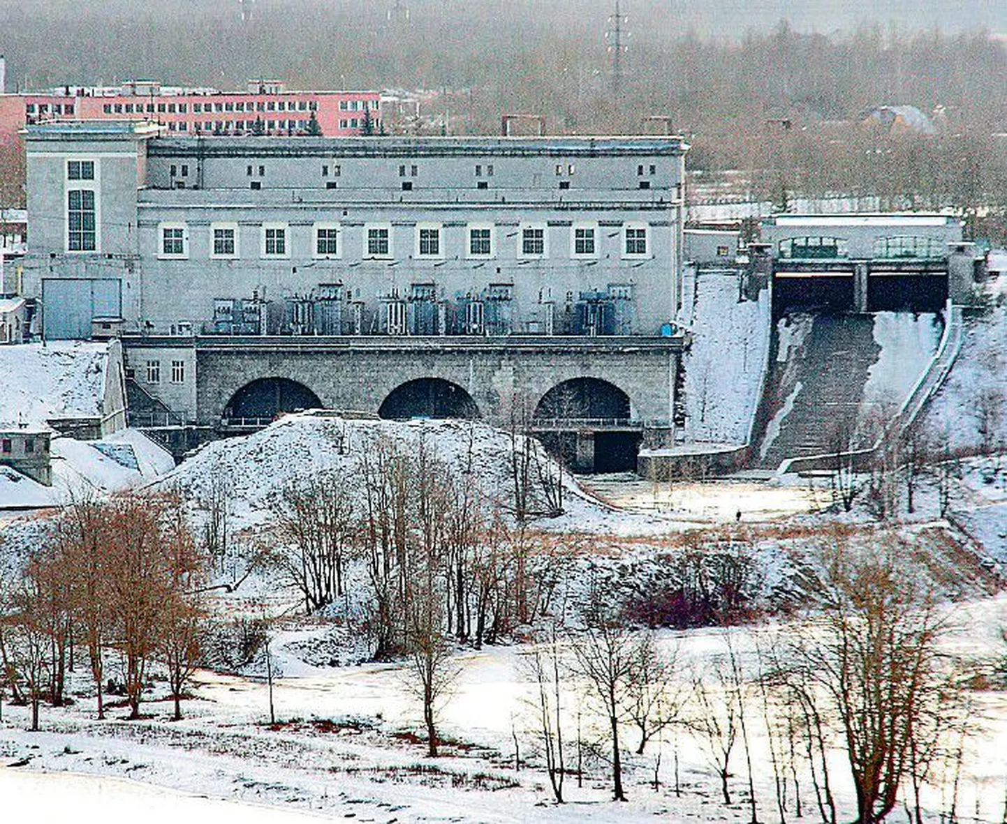 Плотину Кулгу делит пополам граница. Фирма ТГК-1 через суд требует себе половину плотины с эстонской стороны.