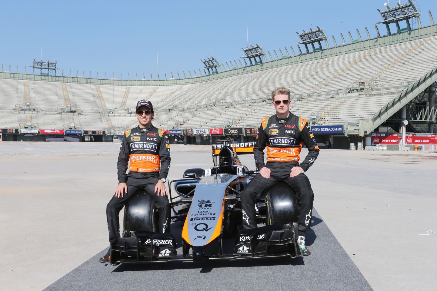 Force India meeskonna sõitjad Sergio Perez ja Nico Hülkenberg meeskonna esitlusel.