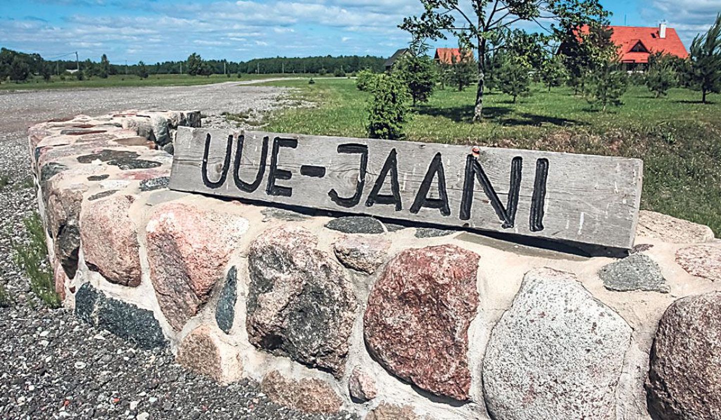 Ikla külas vastu Läti piiri juhatab Uue-Jaani tallu korralik silt peremehe laotud kiviaial.