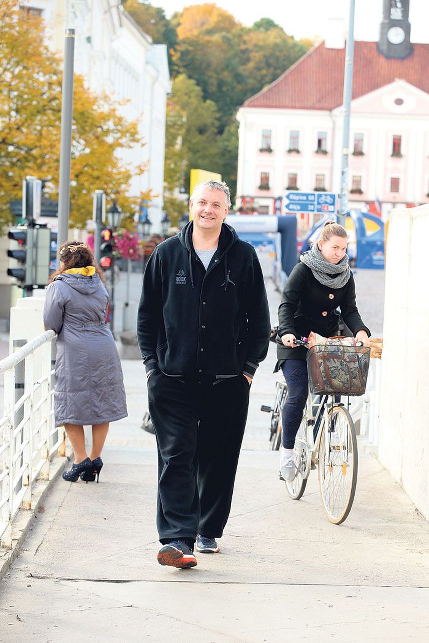 TÜ/Rocki meeskonna peatreener Gert Kullamäe tunnistab, et jõuab Tartu kesklinna jalutama harva. Kui, siis käib mõnes söögikohas lõunat söömas. Linnas jalutades on aga tavaline, et mõni korvpallisõber astub juurde ja soovib edu või küsib mõne küsimuse.