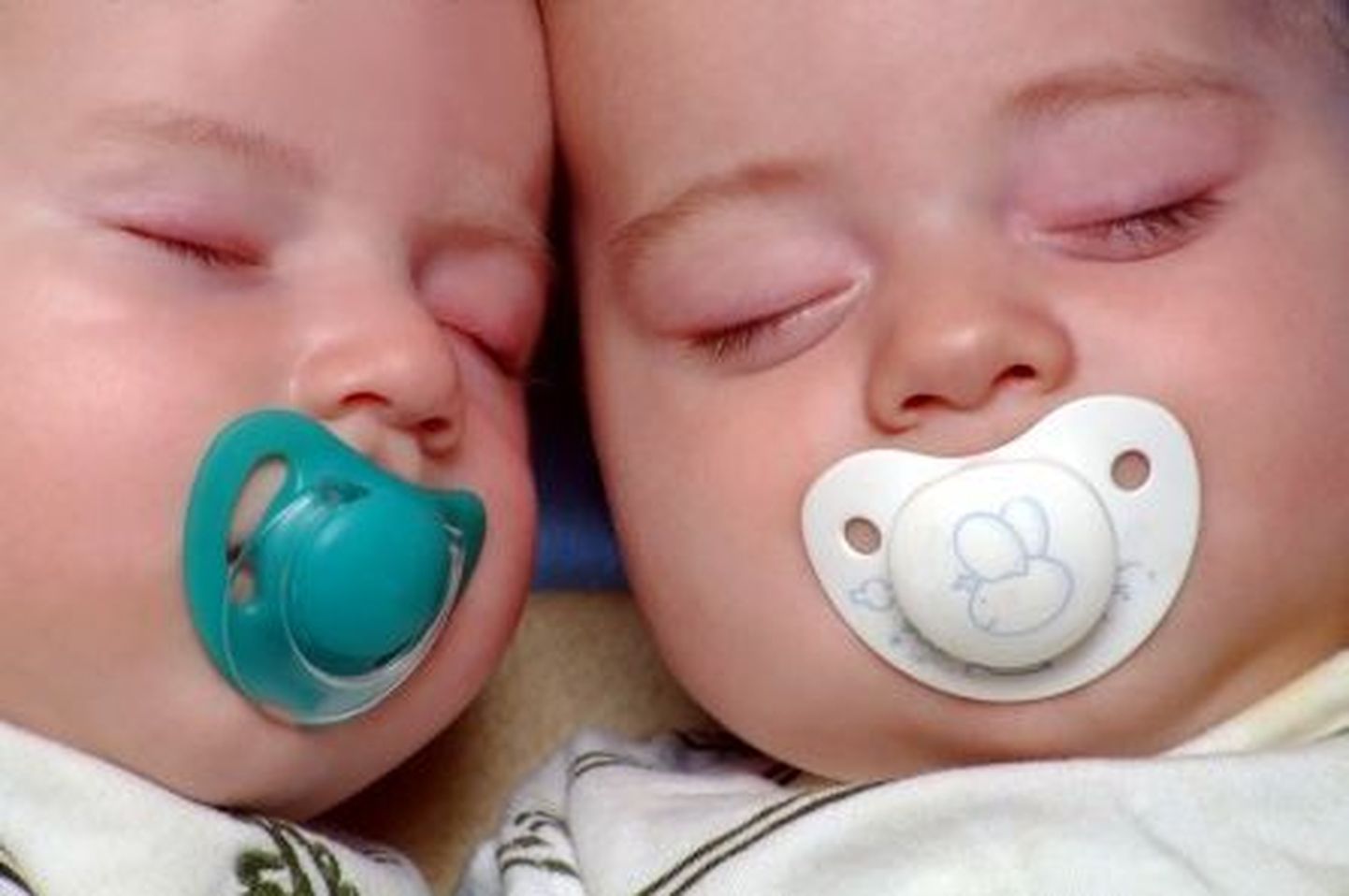 USAs tõid kaksikud naised peaaegu ühel ajal lapse ilmale