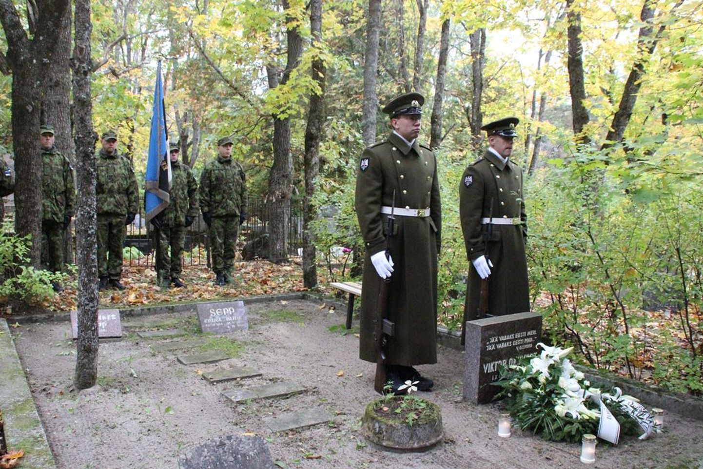 Kaitseväelased mälestasid tuntud marsilaulu loojat Viktor Oxfordi.