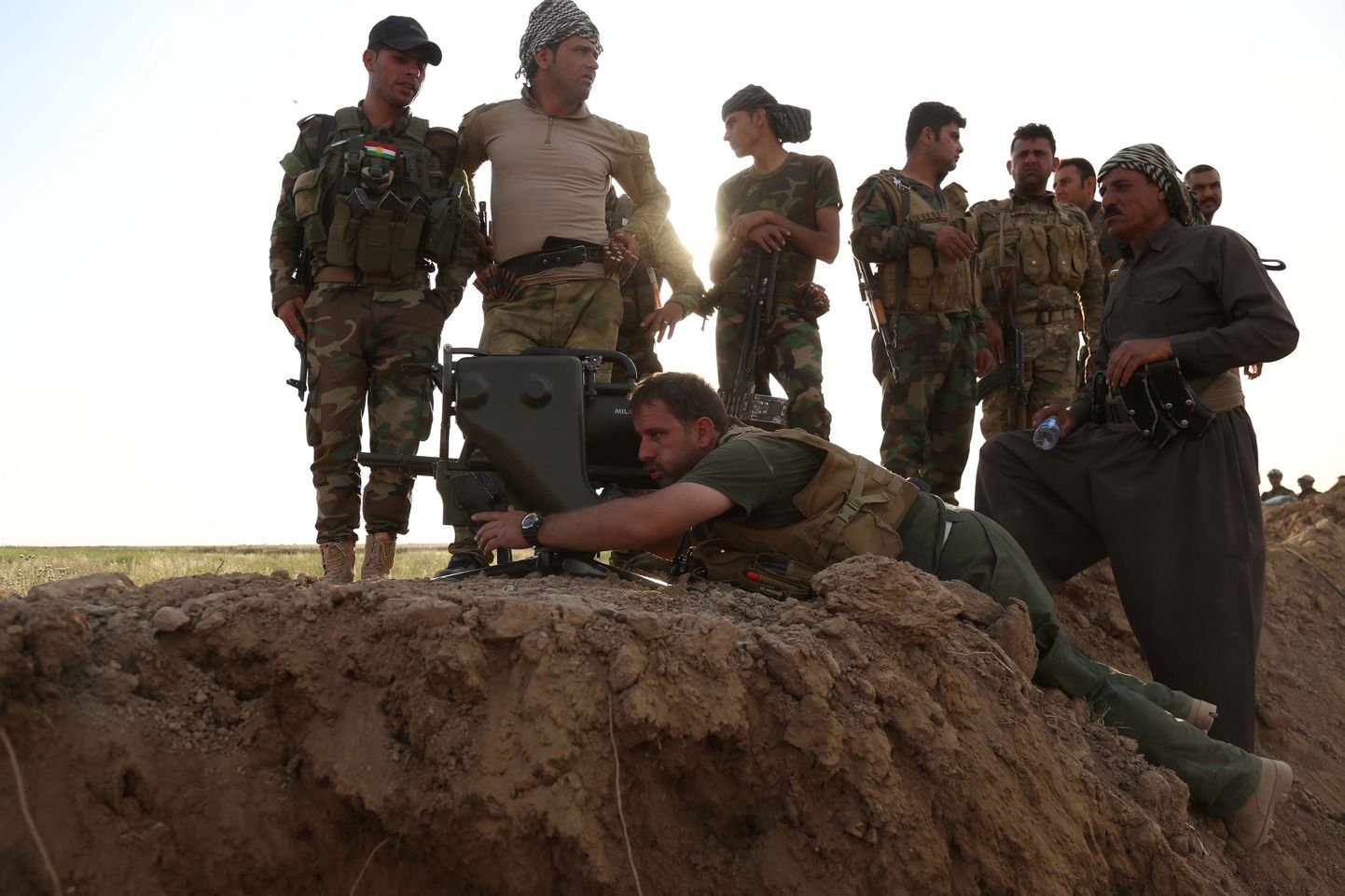 Iraagi väed käivitasid suurpealetungi Bashiri linna tagasivallutamiseks äärmusrühmituselt Islamiriik (IS).