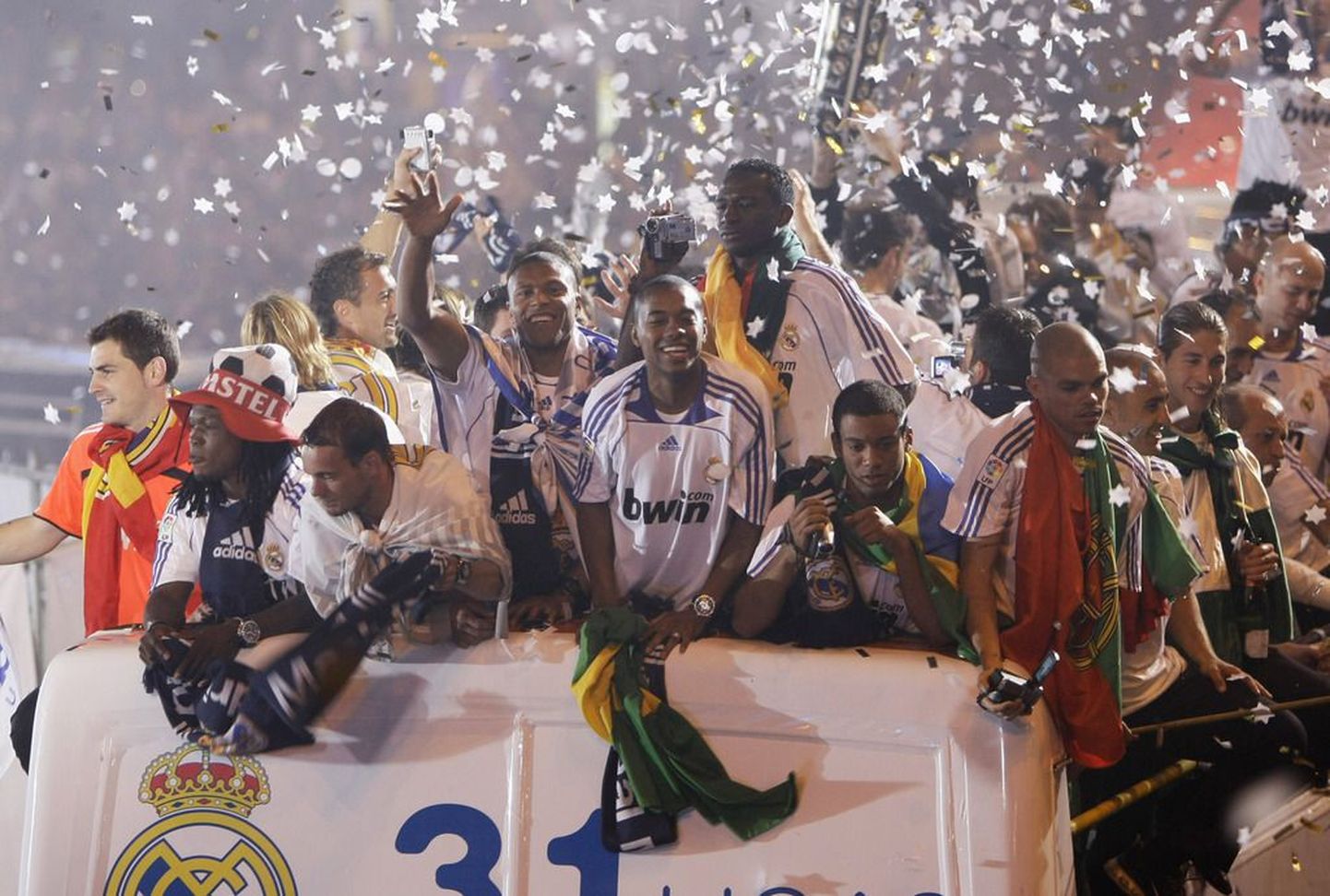 Футболисты "Реала" отмечают победу в чемпионате Испании (архив).