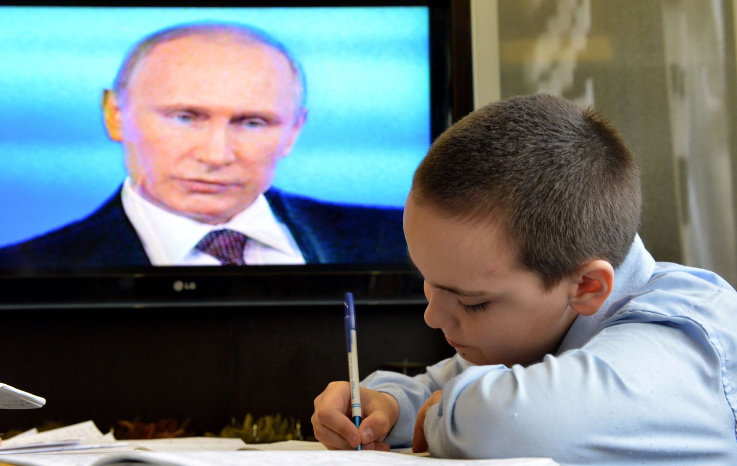 Venemaa õpetajad süüdistavad valitsust koolide kaasamises propagandasse