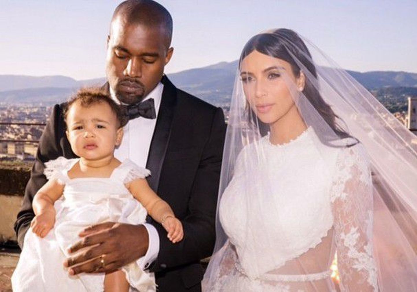 Ebatavalise nimega staaribeebi: Kim Kardashiani ja Kanye Westi tütar North West