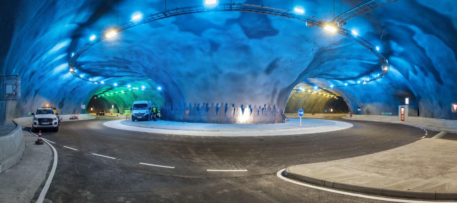 Fääri saari ühendava tunneli keskel on maailma esimene veealune ringtee.