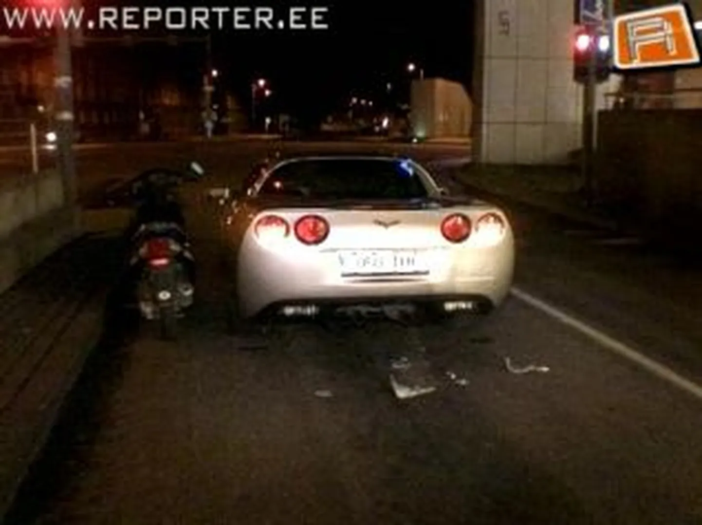 Purjus rollerijuht sõitis ööl vastu tänast Tallinna kesklinnas tagant otsa sõiduautole Corvette.