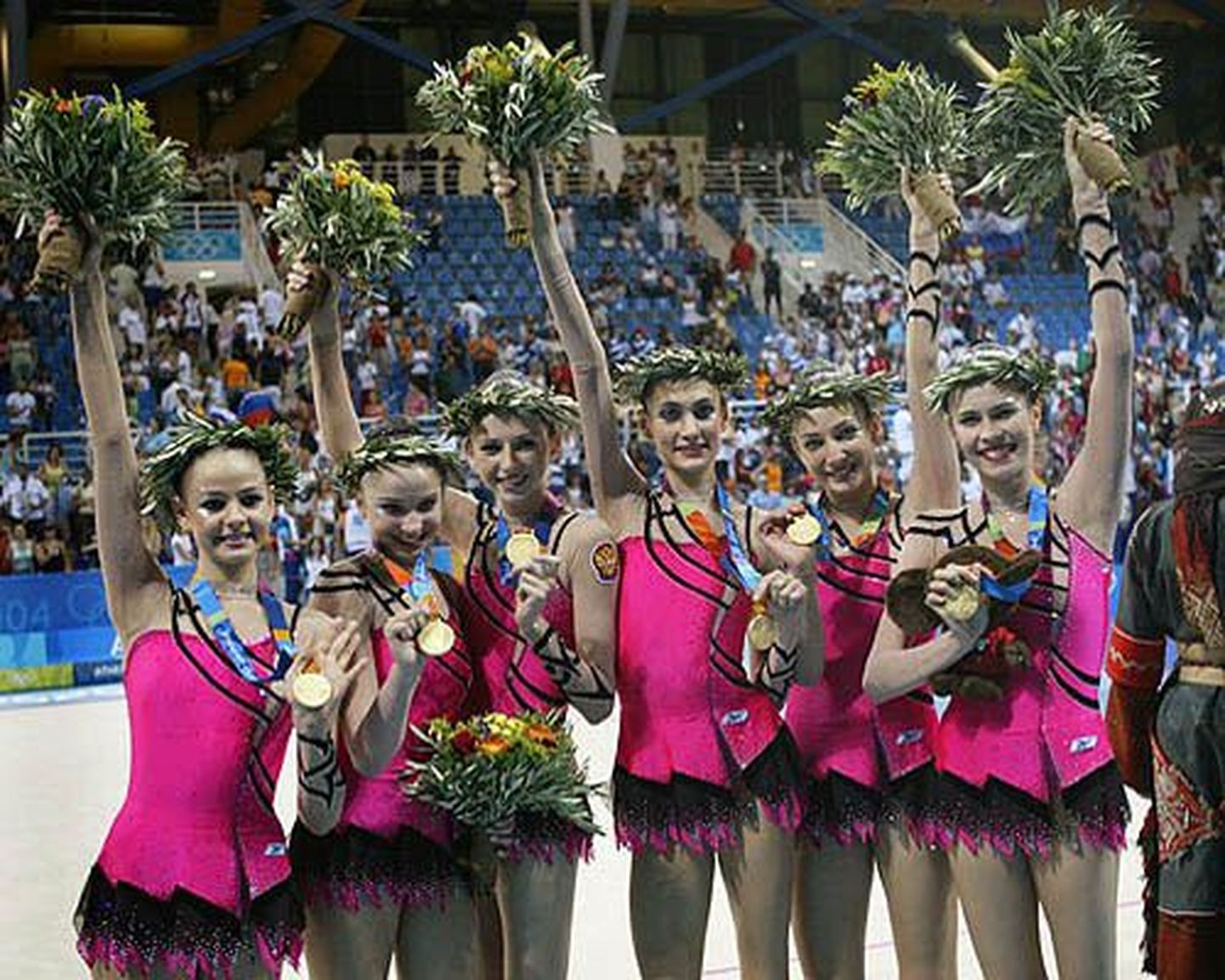 Venemaa kuldne naiskond Ateena olümpial. Natalja Lavrova on pildil paremalt teine.