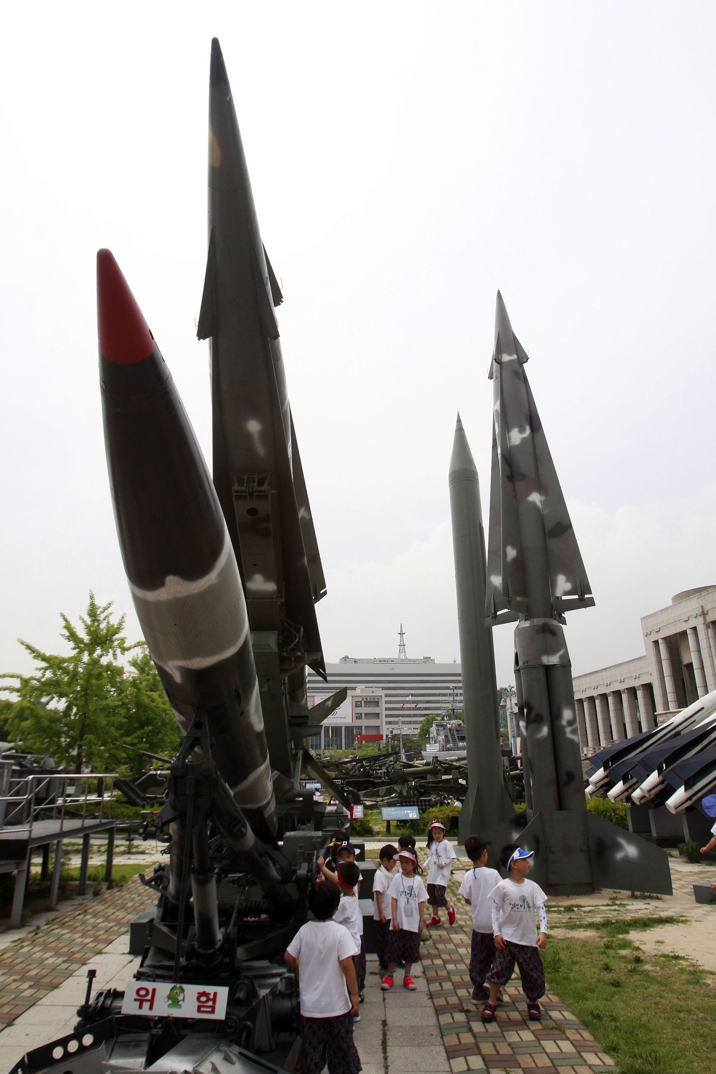 Ракеты из арсенала Северной и Южной Кореи и музее Корейской войны в Сеуле.