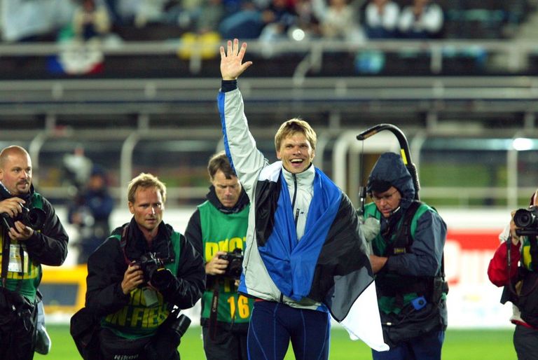 Andrus Värnik tähistamas 2005. aastal Helsingis võidetud MM-tiitlit. Foto: