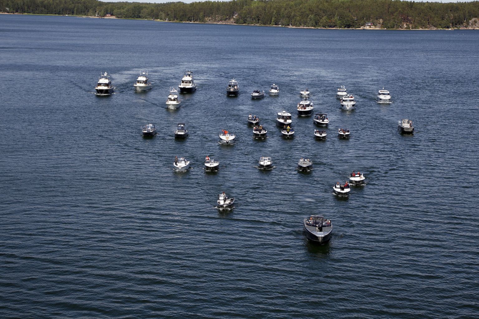 Soome paaditootjate liidu Finnboat veesõidukite eskaadrisõit