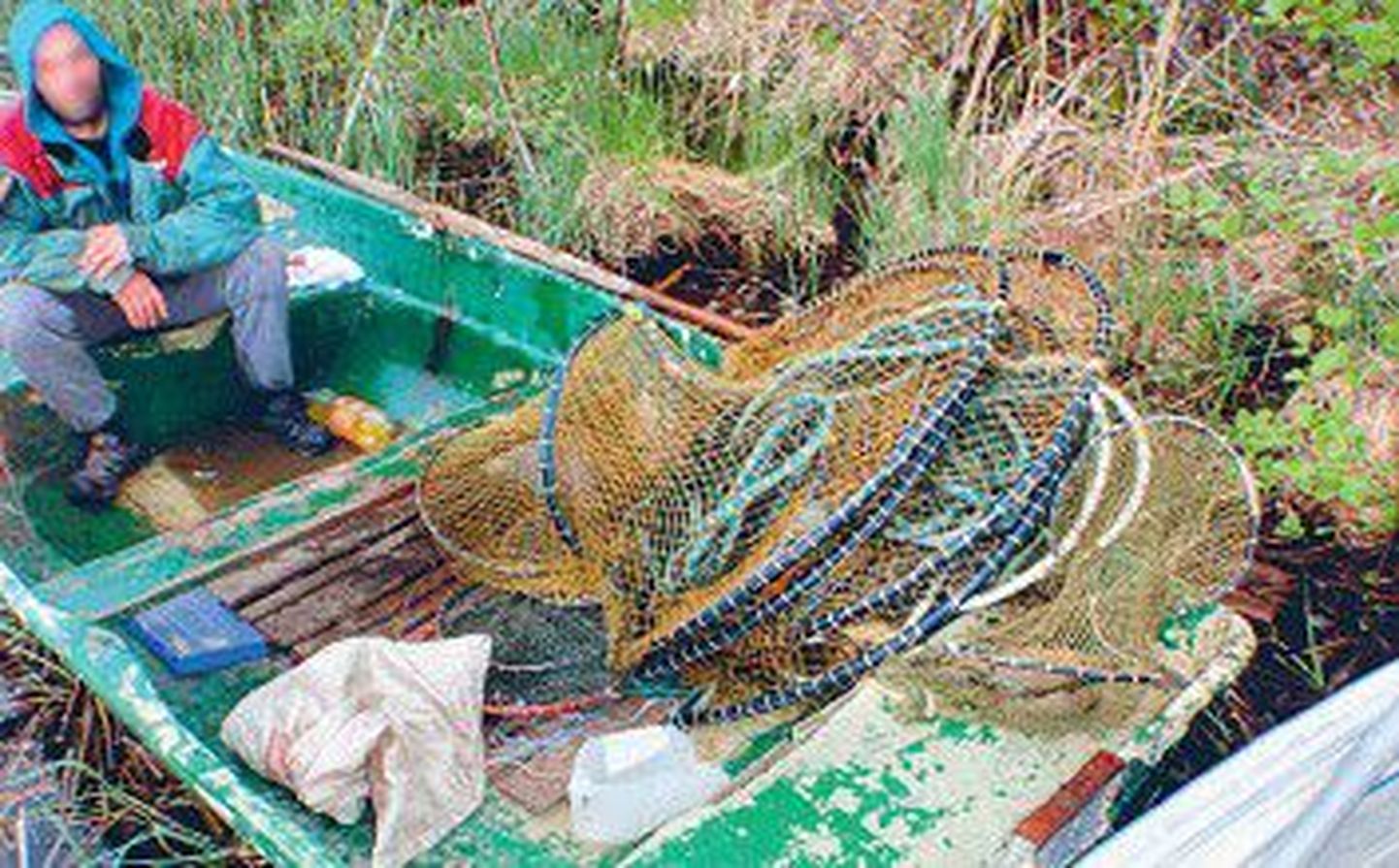 У задержанного на озере Саадъярв браконьера в лодке была мережа, которая не является орудием любительского лова. Использовать ее могут только профессиональные рыбаки.