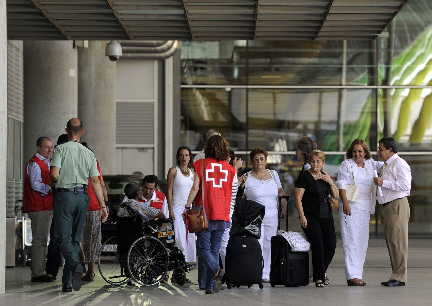 Vabastatud Kuuba poliitvangide pered saabumas Madridi.
