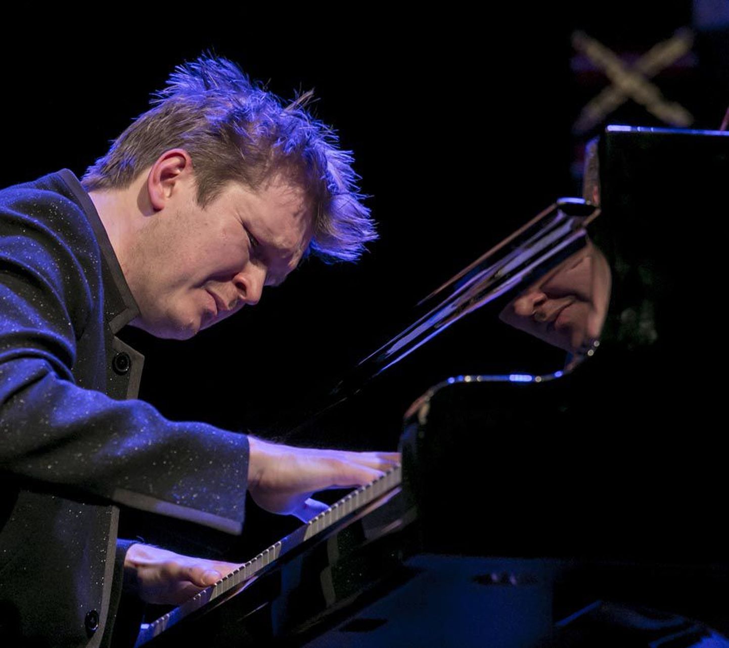 Kristjan Randalu on oma põlvkonna silmapaistvamaid pianiste, keda hinnatakse nii solisti, ansamblimuusiku, helilooja kui arranžeerijana.