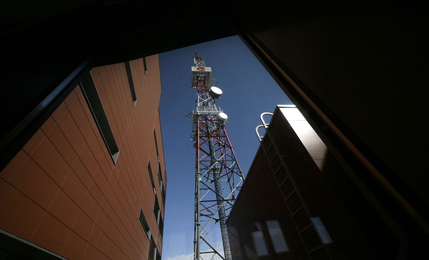 Kosovos ametlikult tegutseva mobiilsideoperaatori IPKO antenn.