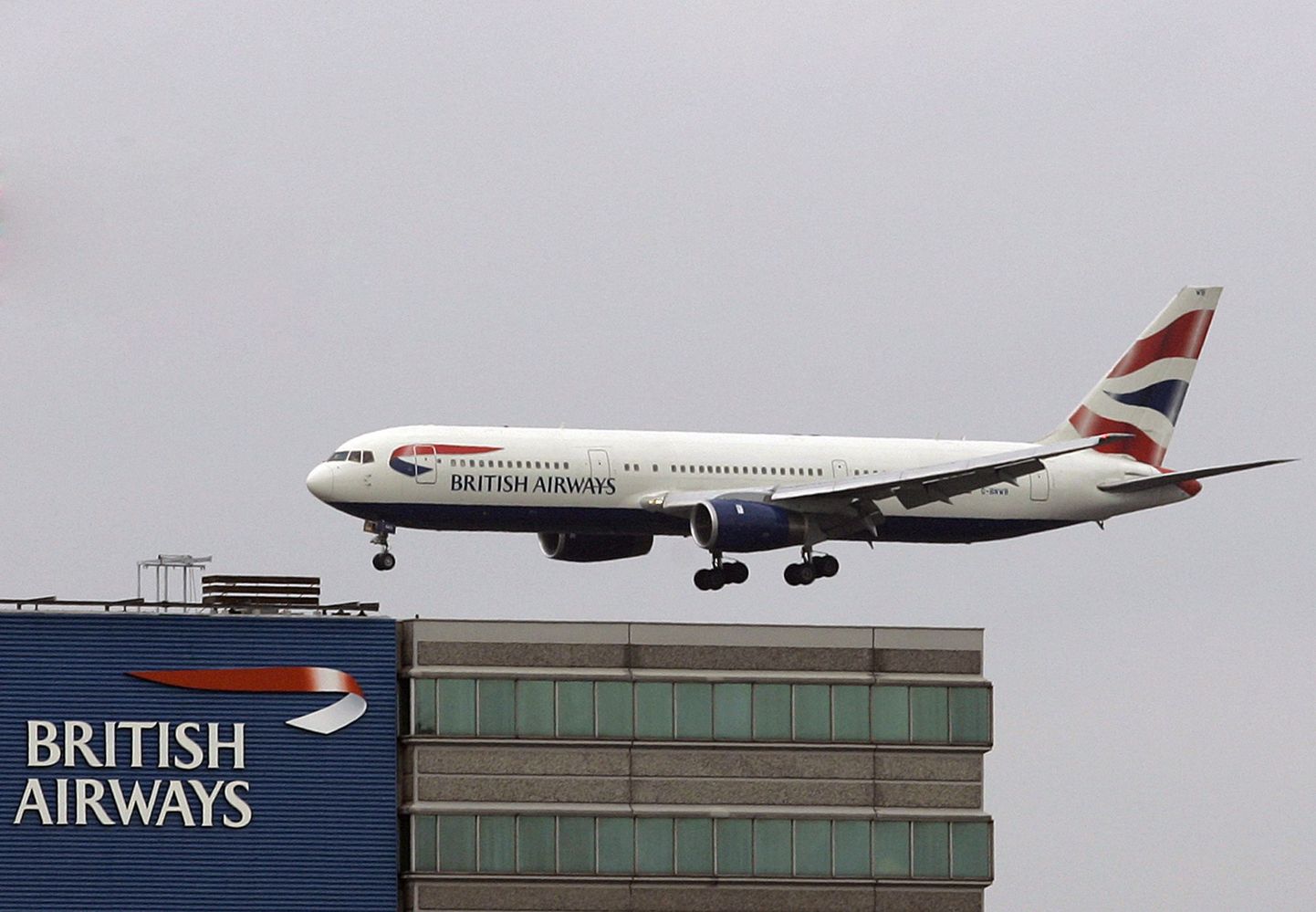 Lennufirma British Airways kontor ja lennuk