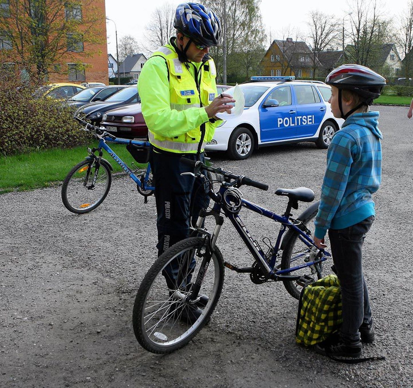 Sellel jalgratturil oli kõik korras peale selle, et tema sõiduvahendil polnud signaalkella. Politseinik Alvar Pähkli sõnul nõuab kella liikluseeskiri, sest linnas sõites tagab see ratturi ja jalakäijate ohutuse.