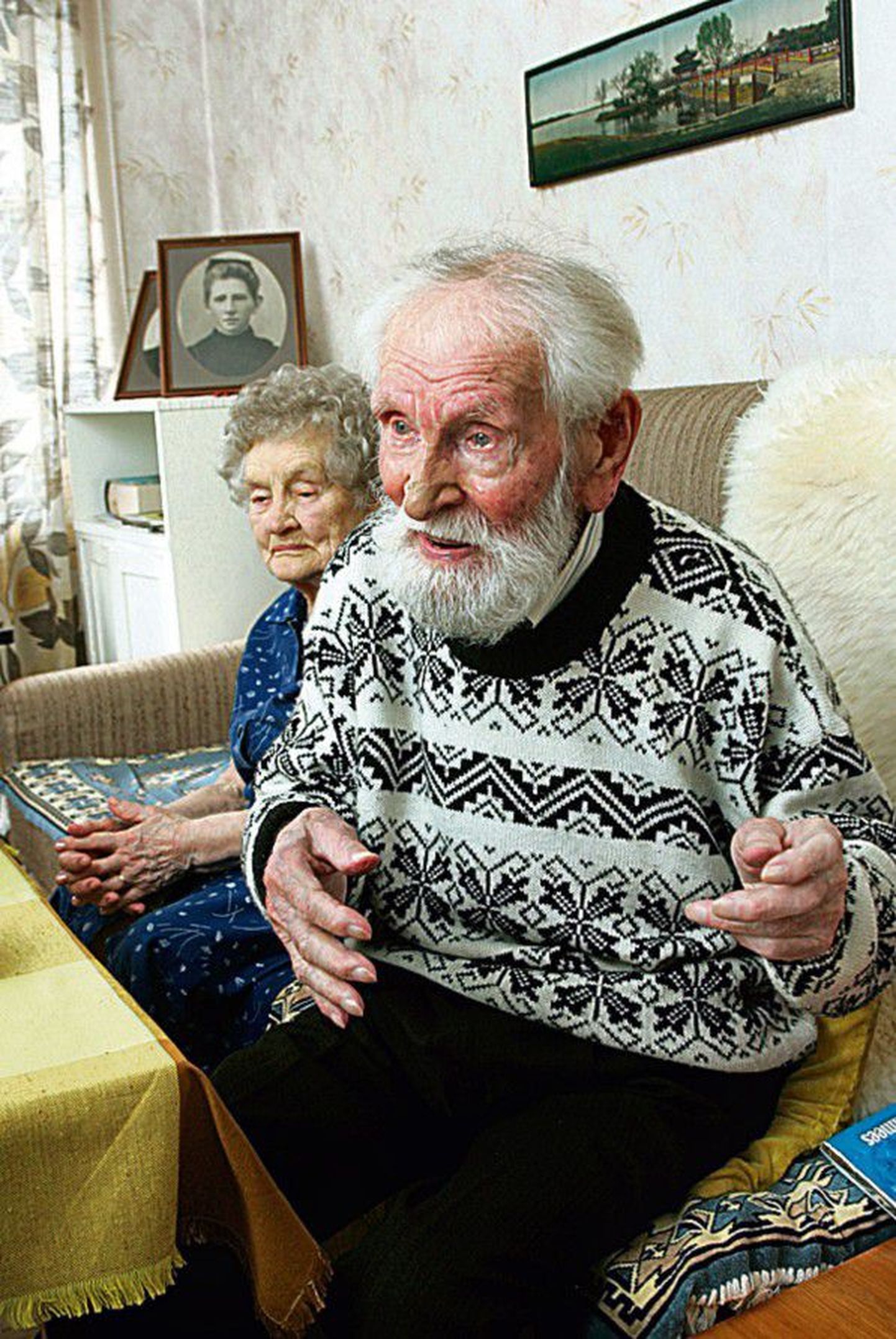 Nagu kakskümmend aastat nooremad: Karl Plutus elab ühes korteris oma 98-aastase õe Aliidega, kes jäi pensionile 85-aastaselt. Karl töötas 89. eluaastani.